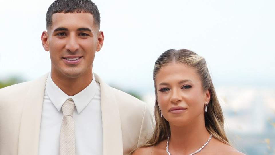 Nişan fotoğraflarını paylaştı