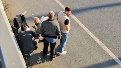 Tek teker şov 2 kişiyi yaraladı