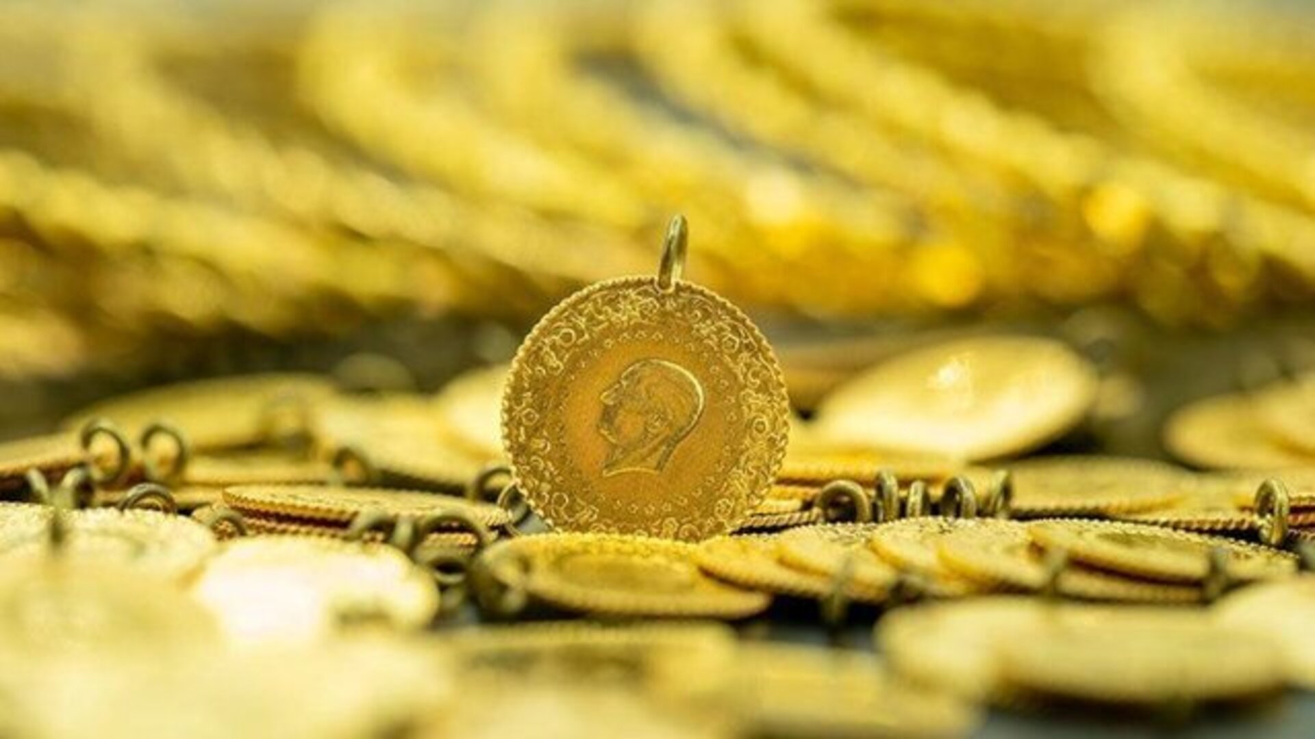 Altın Piyasasında Hareketli Gün! 19 Ekim Cumhuriyet Altını, Yarım Altın ve 22 Ayar Bilezik Fiyatları Açıklandı