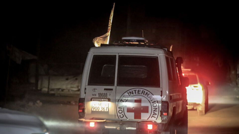 Hamas 2 esirin cenazesini teslim etti