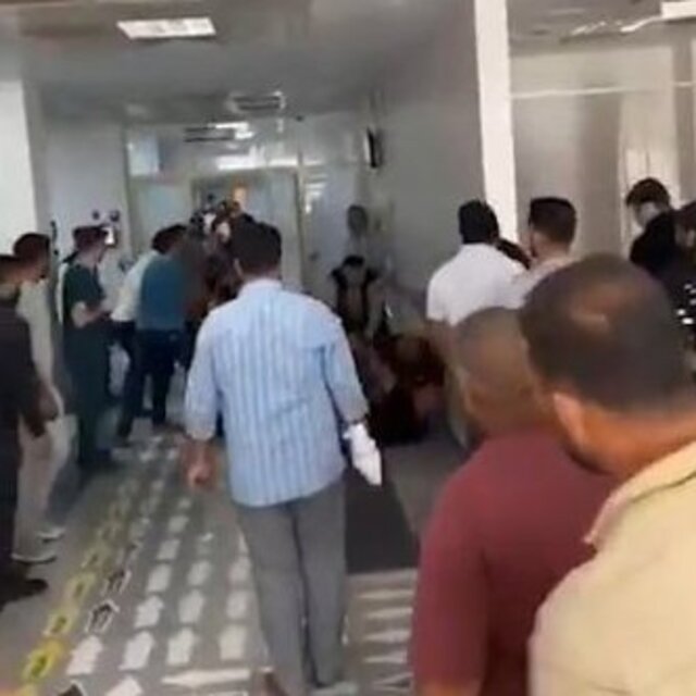 Hastanede husumetli 2 aile arasında kavga: 3 yaralı