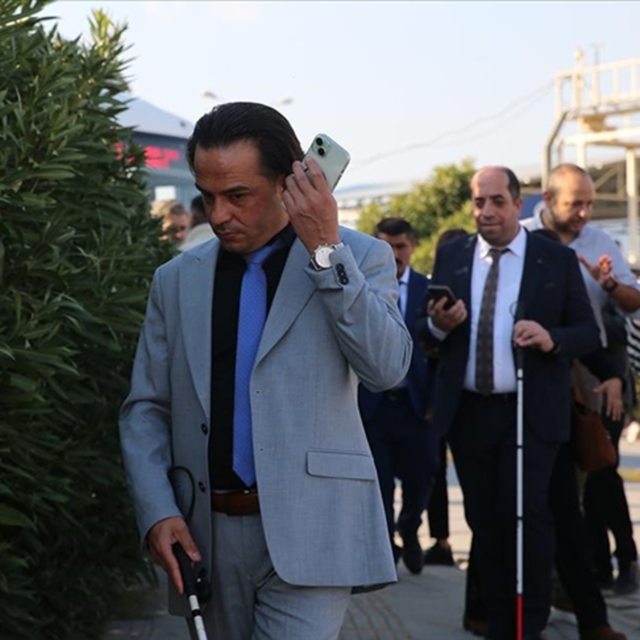 Görme engellilerin hastanedeki "gözü" oldu