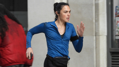 Filmi polis eşliğinde çekebiliyor