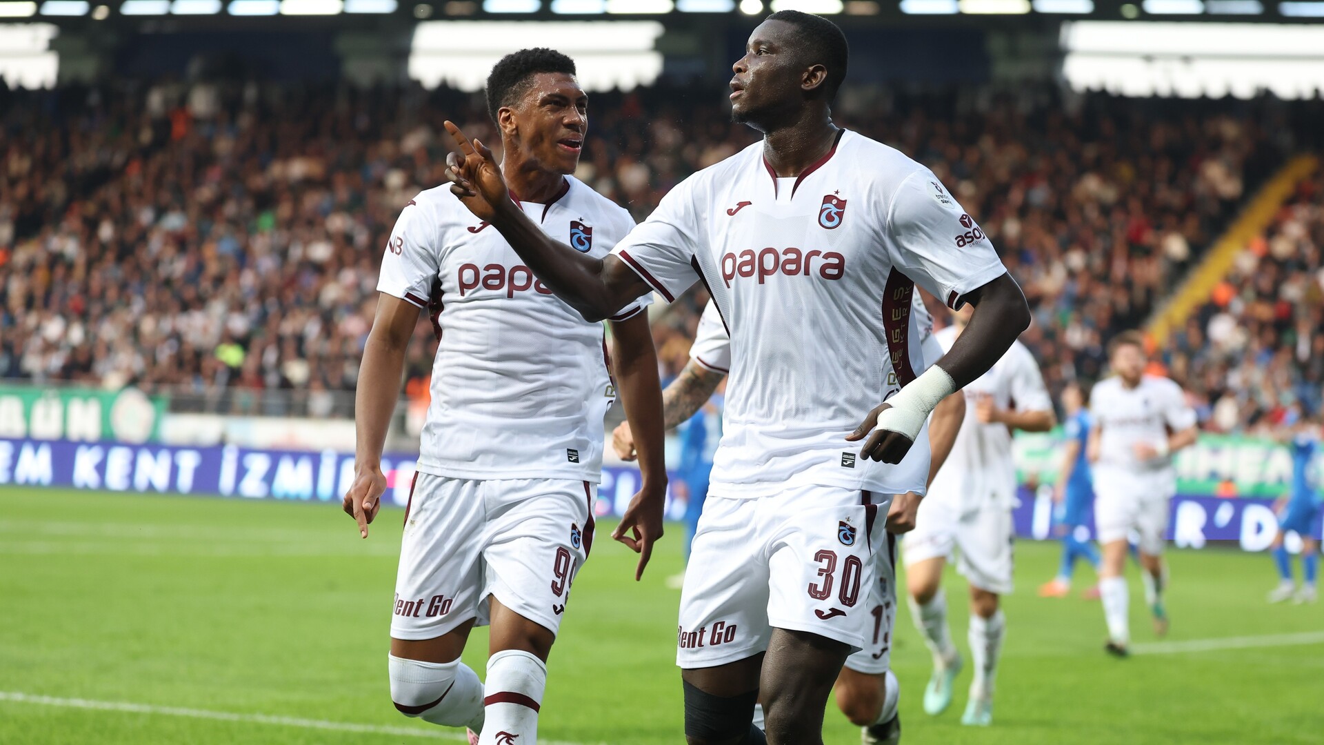 Trabzonspor, Onuachu ve Augusto'nun Muhteşem Golleriyle Yoluna Emi̇n Adımlarla İlerli̇yor!