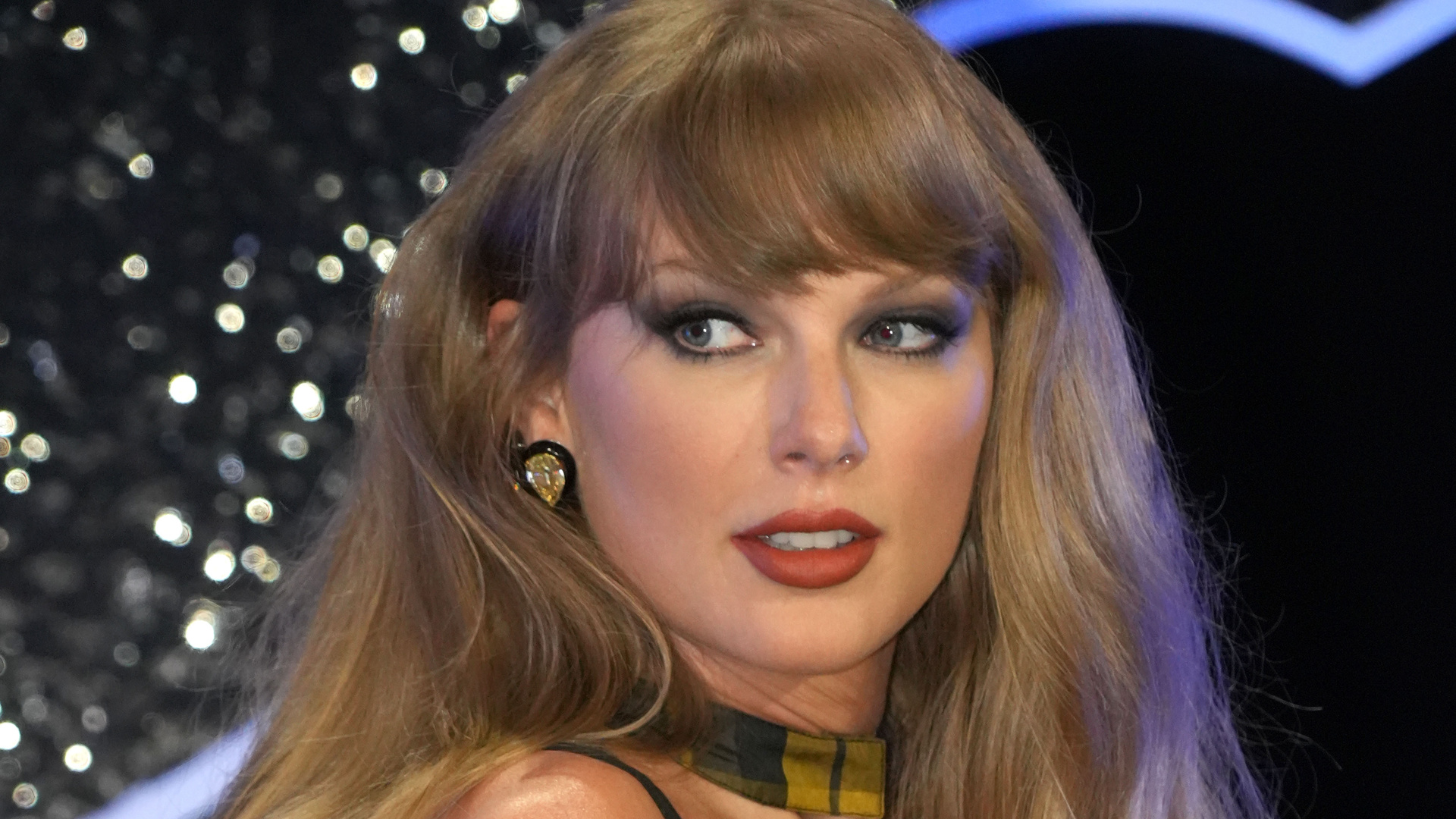 Taylor Swift'ten Yürekleri Isıtan Hareket: 2 Yaşındaki Kanser Hastası Kız Çocuğuna Büyük Bağış!