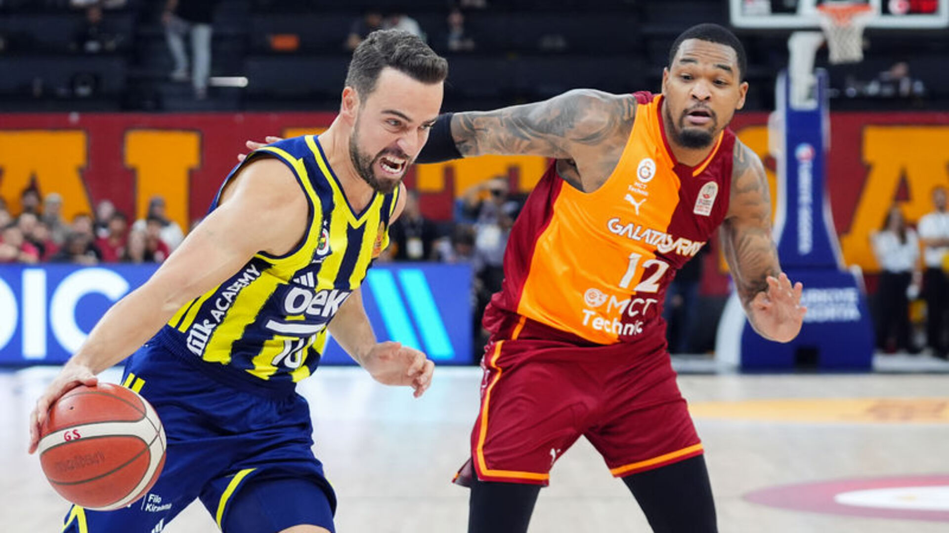 Fenerbahçe Beko, Galatasaray'ı Devirerek Derbide Farkı Kapattı! 85-76
