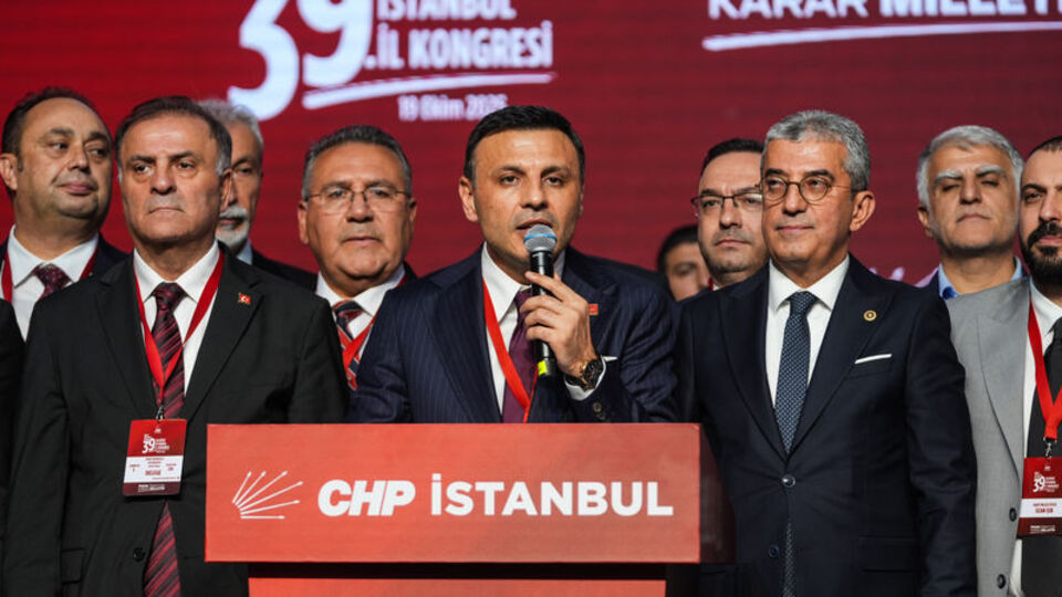 Özgür Çelik yeniden CHP İstanbul İl Başkanı seçildi