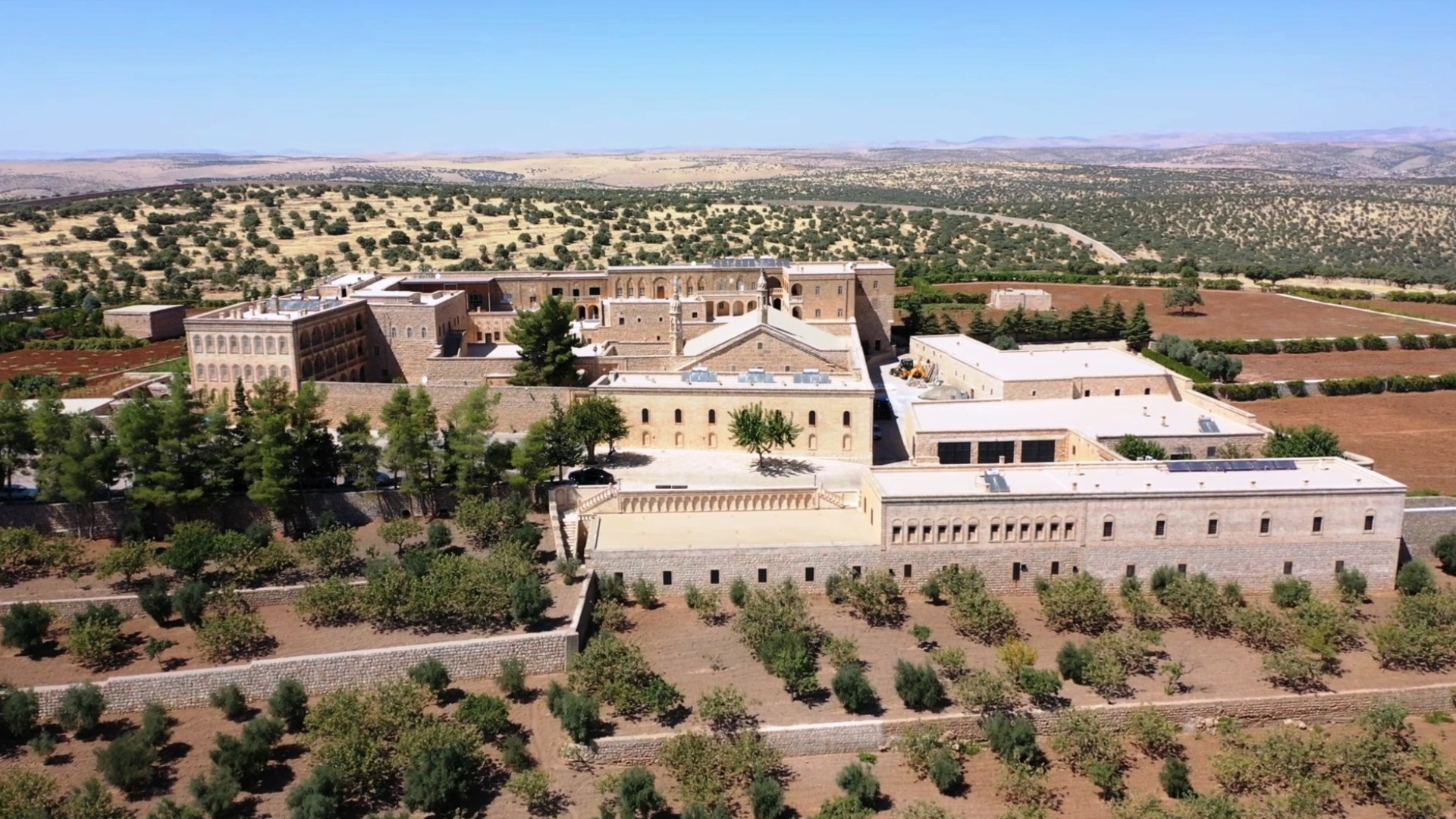 Mardin'in Kalbinde Bir Zaman Tüneli: Mor Gabriel Manastırı Kültür Yolu Festivali'ne Büyüleyici Ev Sahipliği Yapıyor