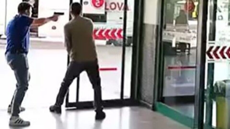 Rastgele ateş açan uzman çavuş vuruldu!