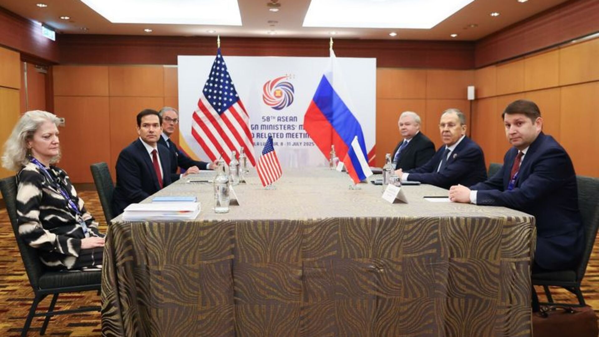 Lavrov ve Rubio Telefonda Görüştü: Dünya Siyasetinde Yeni Bir Perde Mi Açılıyor?