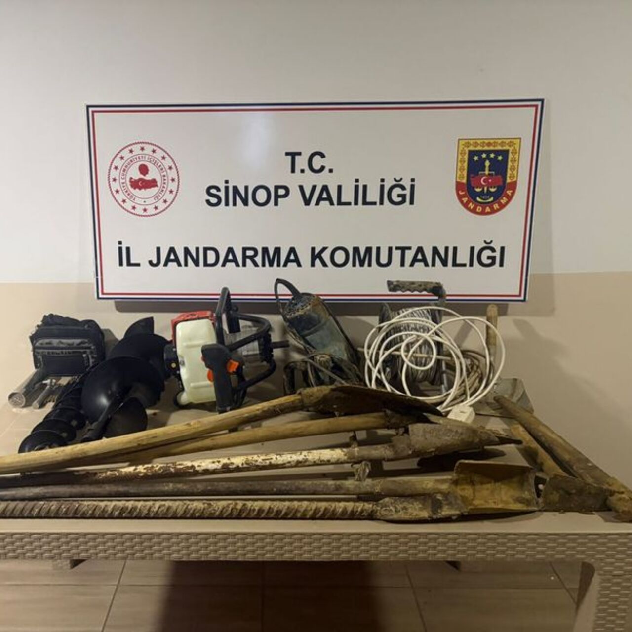 Kaçak kazı operasyonu: 8 gözaltı