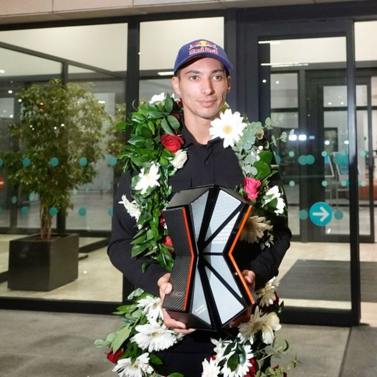 Toprak Razgatlıoğlu yurda döndü!