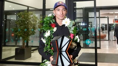 Toprak Razgatlıoğlu yurda döndü!