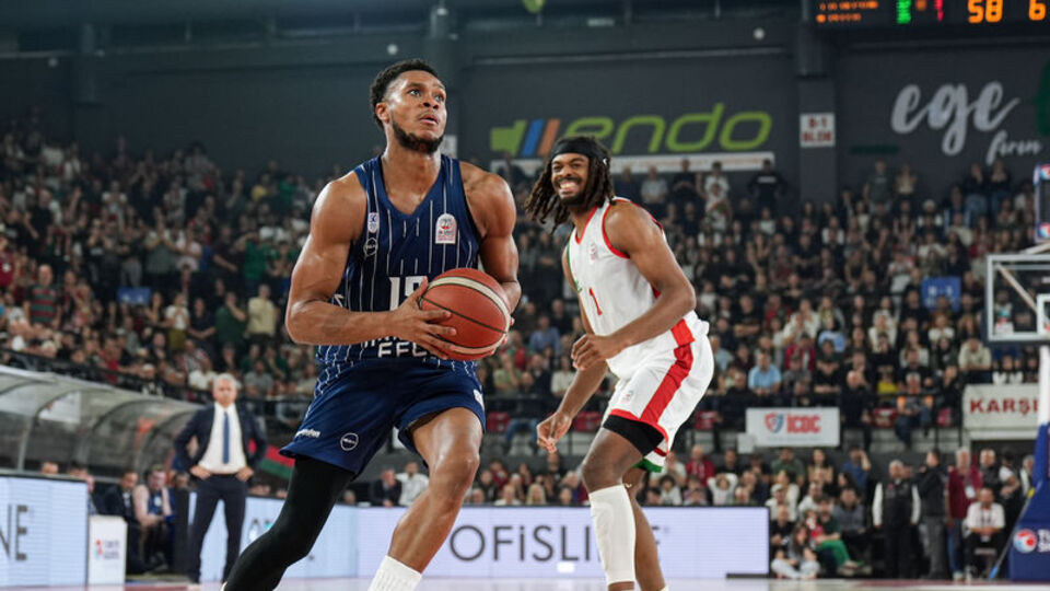 Anadolu Efes, deplasmanda seriyi sürdürdü!