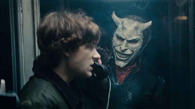 Siyah telefon yine çalıyor