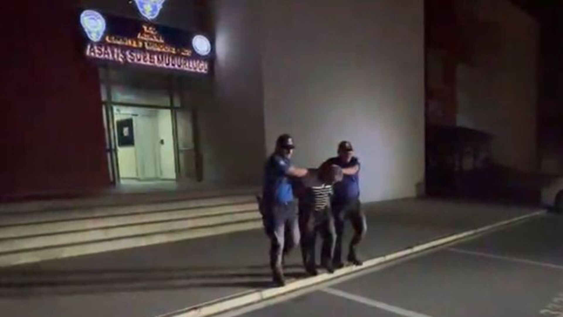 Adana'da Kan Donduran Yakalama: Çocuklara Cinsel İstismardan 32 Yıl Hükmü Varken Yine İş Başındaydı!
