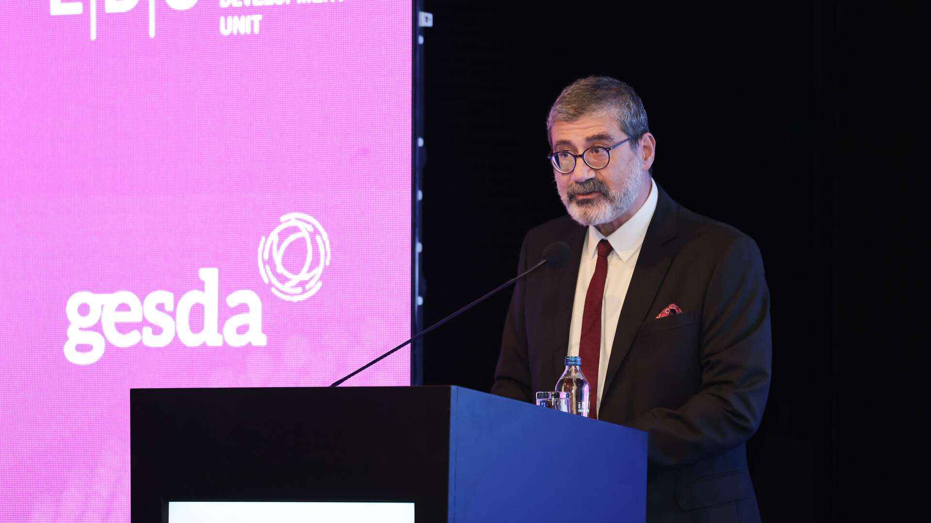 Geleceğin Liderleri İstanbul'da Buluşuyor: Bilim ve Teknoloji Zirvesi Başlıyor!