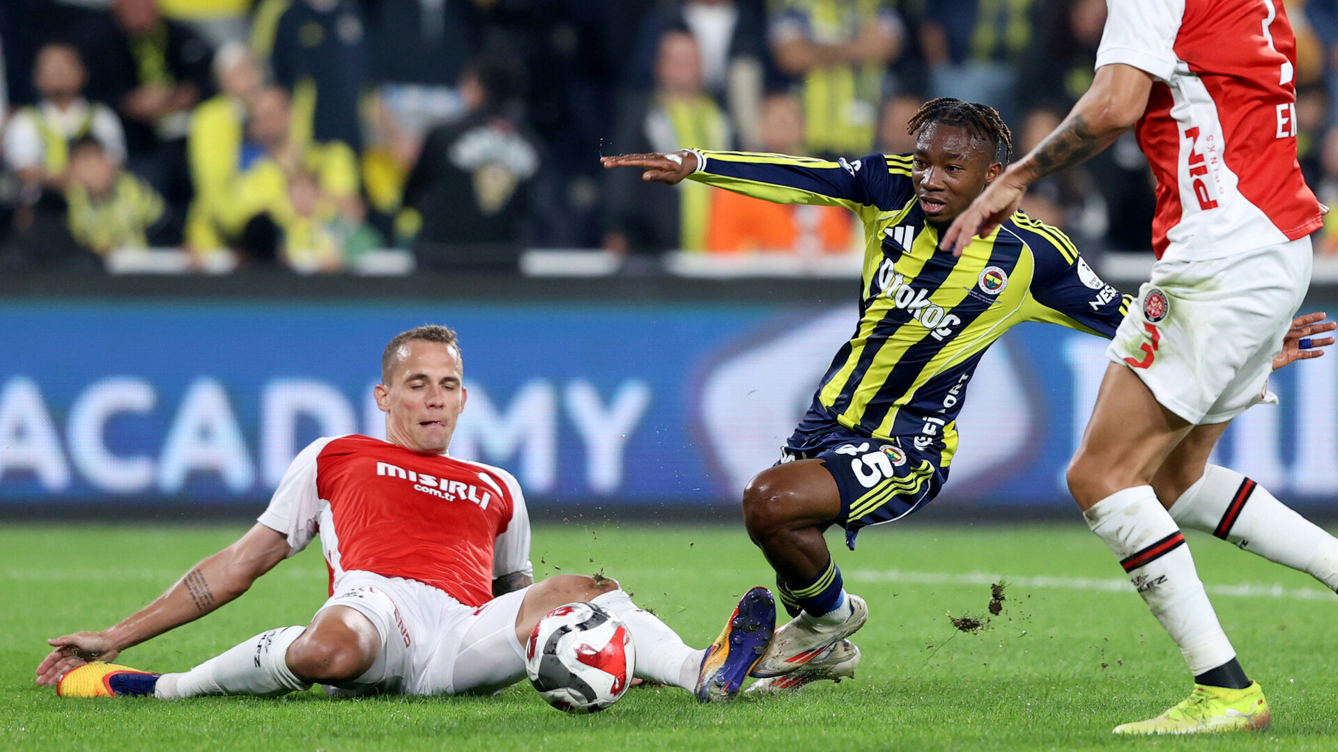 Fenerbahçe - Karagümrük Maçında VAR Skandalı! Hakemin Kayıtları Açıklandı