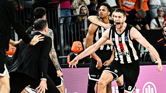 Beşiktaş son saniye üçlüğüyle kazandı!