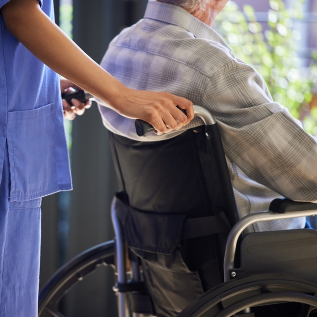 Yaşlı bakımı için kadın istihdamı