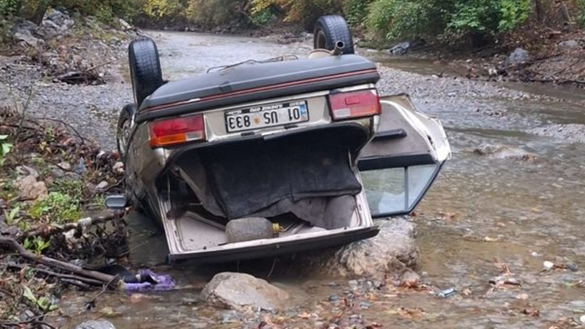 Adana'da otomobil köprüden düştü: 2 yaralı | Son dakika haberleri