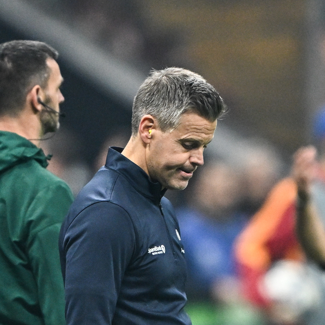 Atmosfere dayanamadı: Kulak tıkacı taktı!