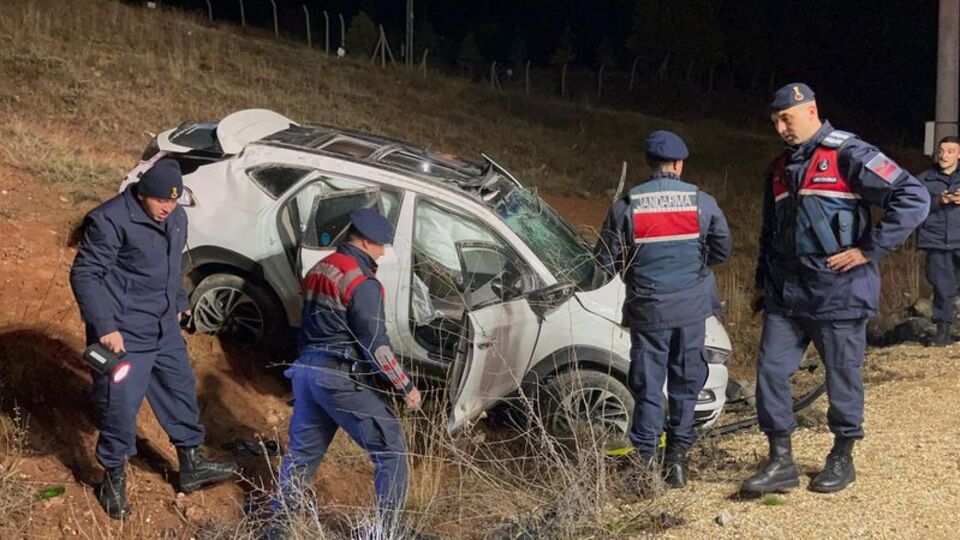 Araç şarampole devrildi: 1 ölü, 4 yaralı