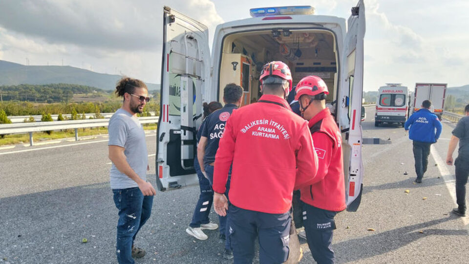 Kamyonet otomobile çarptı: 1 ölü, 1 yaralı