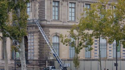 Louvre Müzesi soyguncularının kaçma anı!