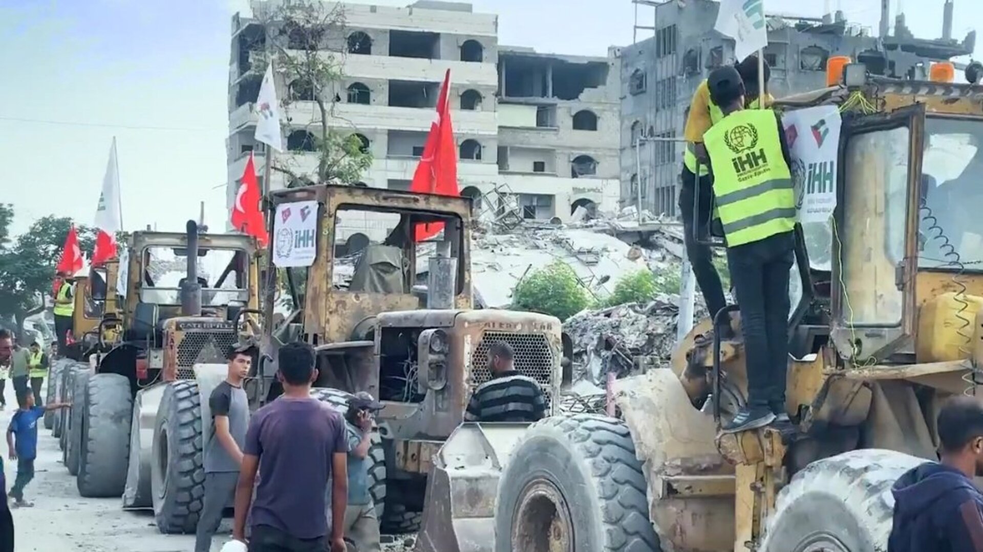 Gazze'de İsrail'i Çıldırtan O Görüntü! Filistinliler Tankın Üzerine Çıktı