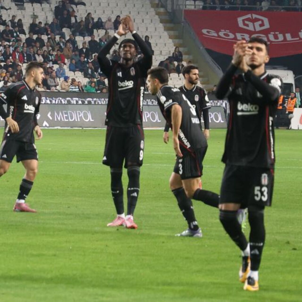 Topu bıraktı, skoru aldı!