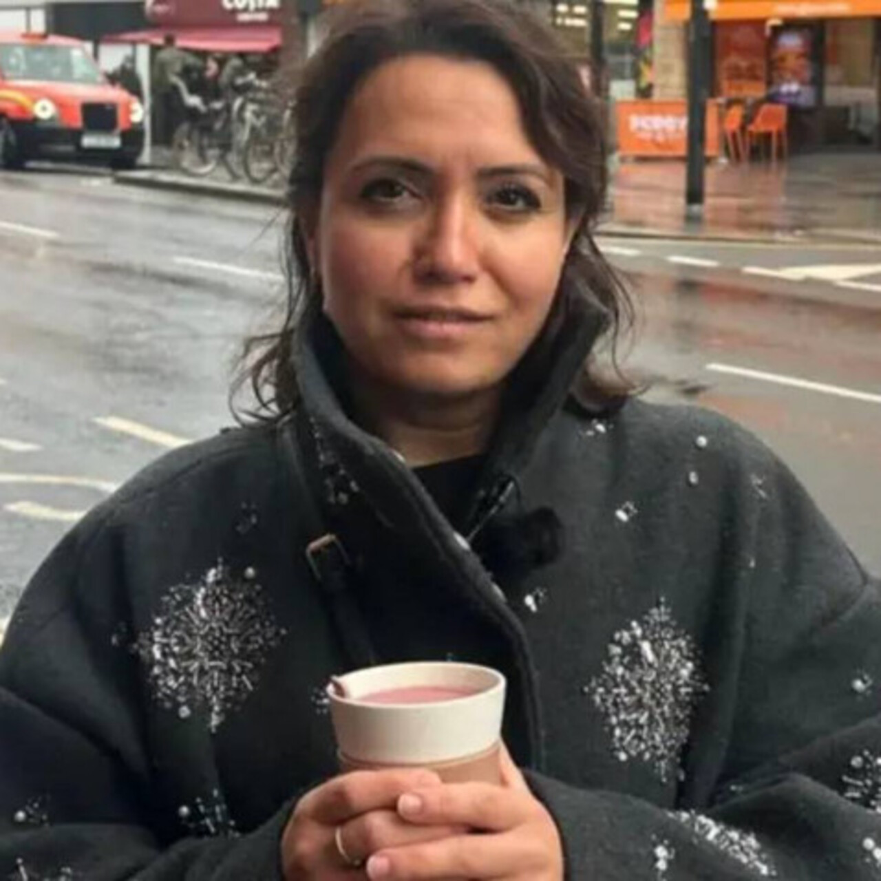 Kahvesini kanalizasyona döktü, 150 sterlin ceza aldı