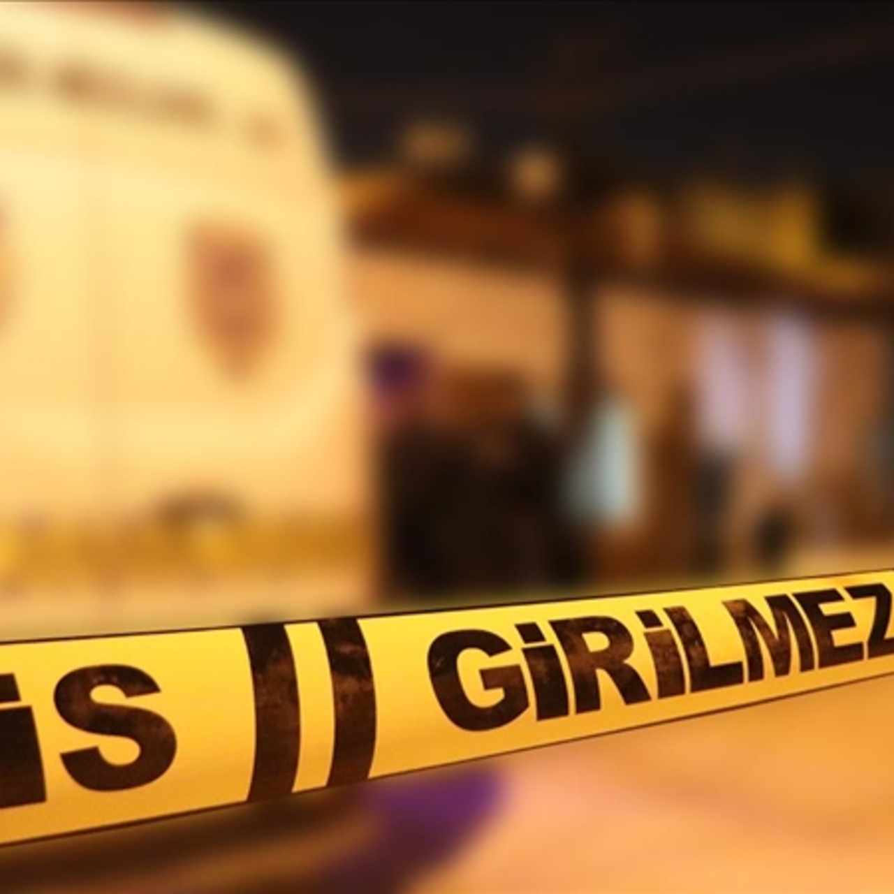 Torununu kurtarırken otomobilin altında kaldı