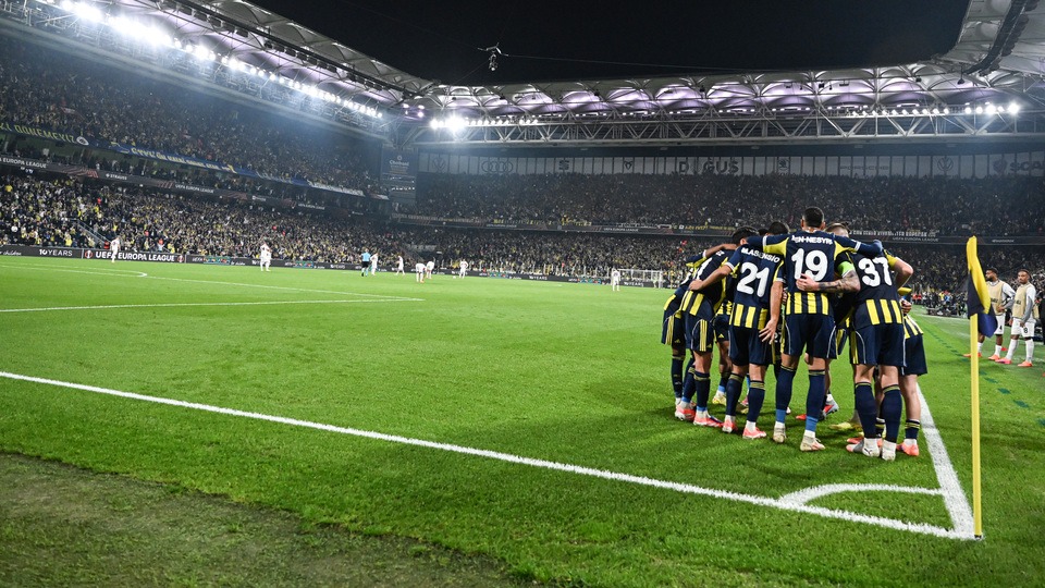 "Top Stuttgart'ta, ruh Fenerbahçe'de!"