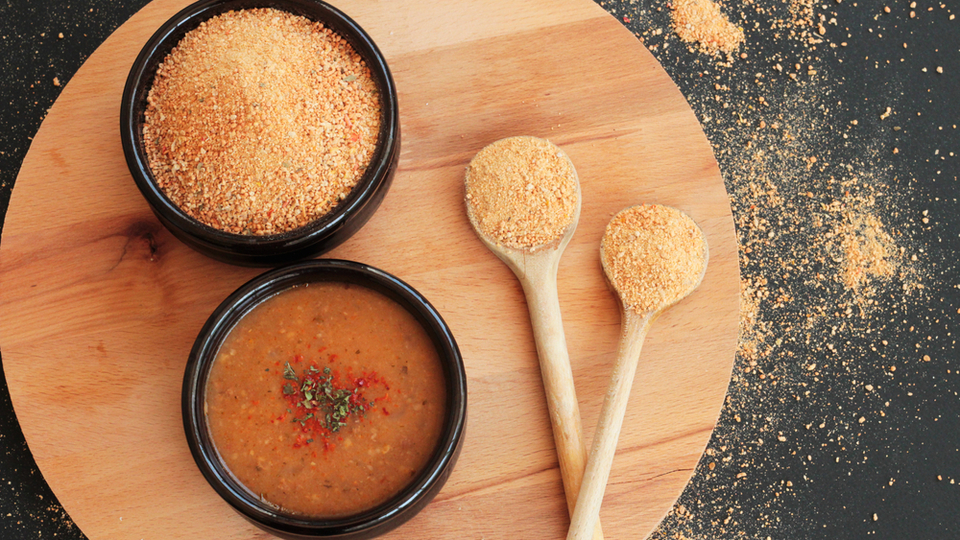 Tarhanada gıda boyası, lahmacunda kanatlı et, sucukta sakatat