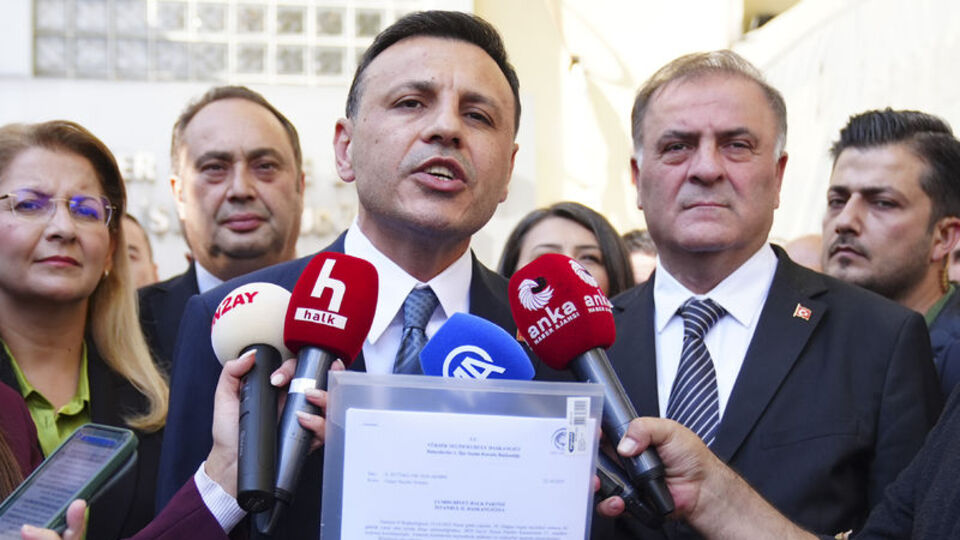 Özgür Çelik mazbatasını aldı