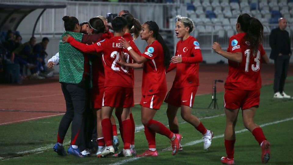 A Milli Kadın Futbol Takımı'ndan Kosova'ya fark!