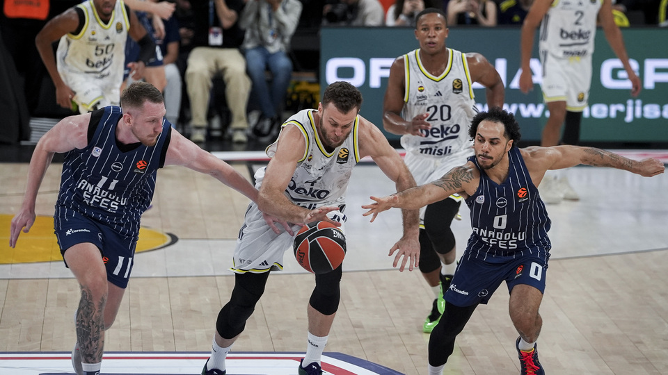 Avrupa'da Türk derbisinde kazanan Fenerbahçe Beko!