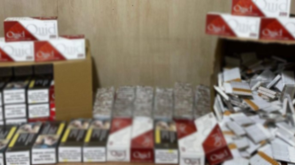 İzmir'de 20 bin 900 makaron ele geçirildi