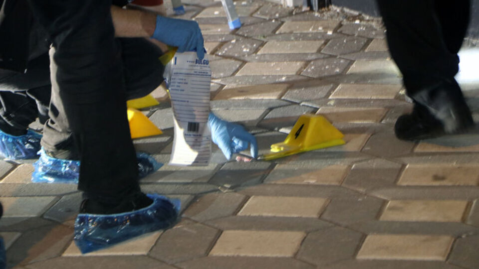 İş yerine el yapımı patlayıcı atıldı