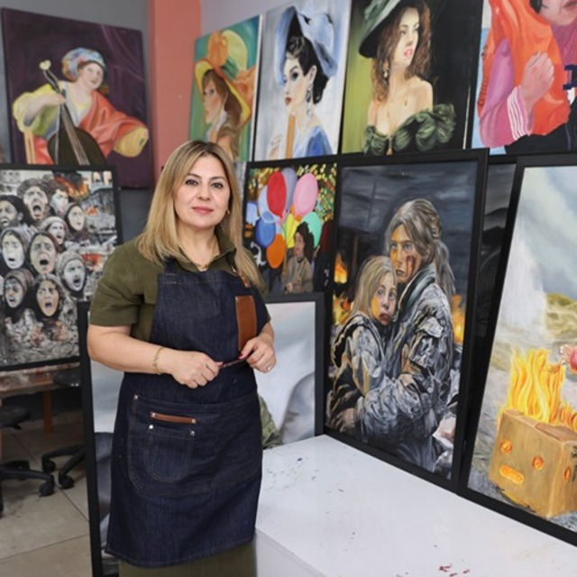 Esengül öğretmen resimleriyle savaş ve göç mağduru kadınların sesi oluyor