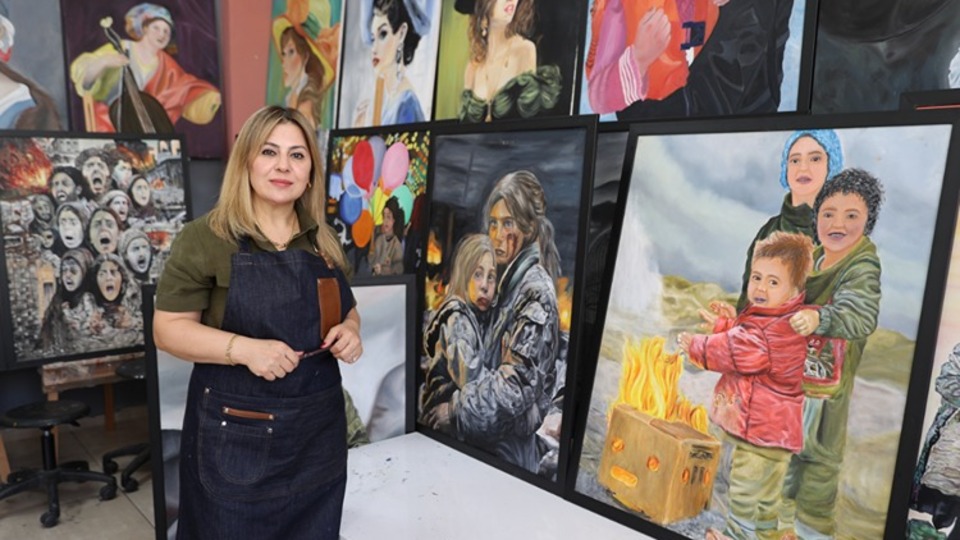 Esengül öğretmen resimleriyle savaş ve göç mağduru kadınların sesi oluyor