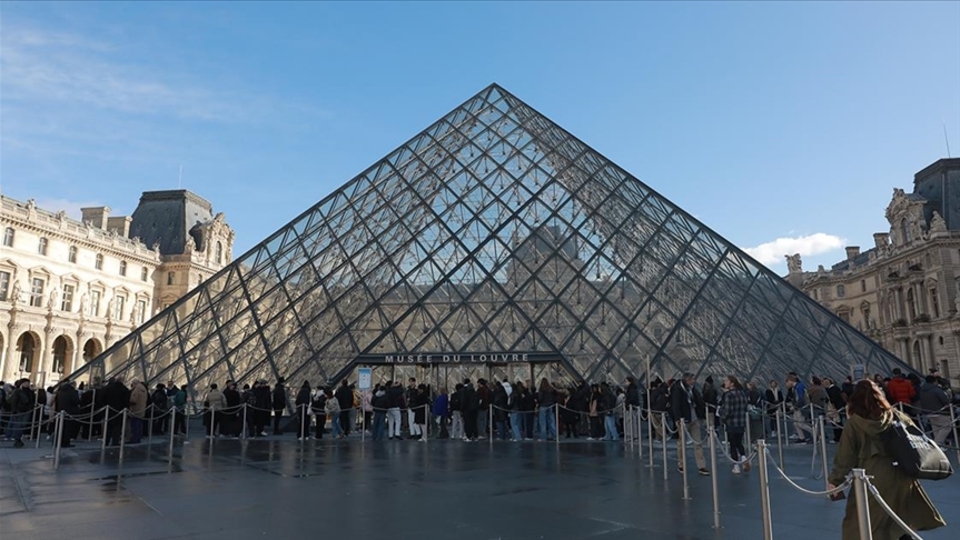 Louvre Müzesi'ndeki bazı eserler merkez bankasına taşındı