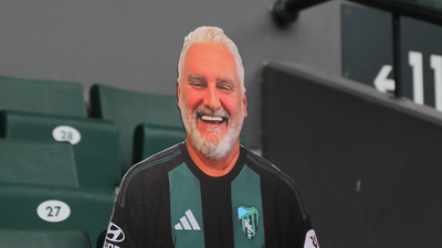 Kocaelispor, Gri Koray'ı unutmadı!