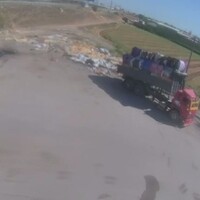 Sahile tonlarca tekstil atığına inceleme