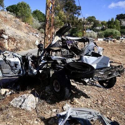 İsrail Lübnan'da bir aracı vurdu