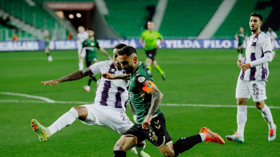 Sakaryaspor tek attı üç aldı!