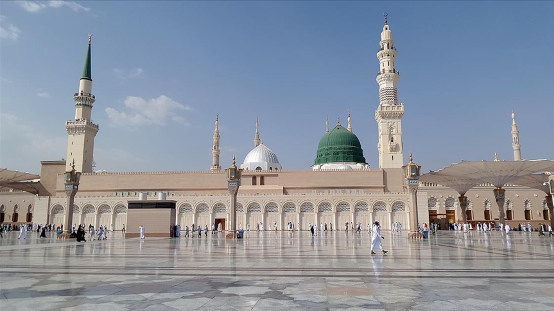 Medine'nin Kalbinde Bir İnci: Mescid-i Nebevi'nin İhtişamı ve Tarihi