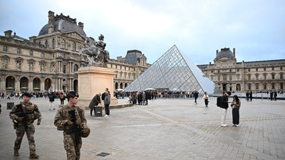 Louvre Müzesi soygunuyla ilgili 2 kişi gözaltında
