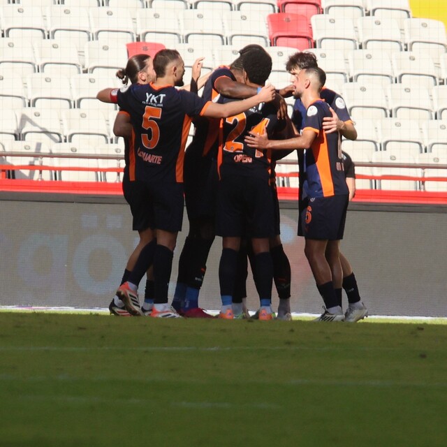 Başakşehir kabustan 4 golle uyandı!